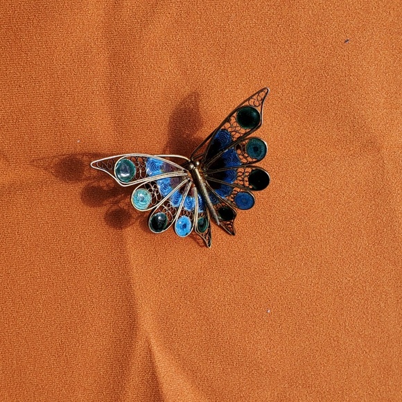 VINTAGE 800 Gold Filigree Butterfly and Glass Enamel Brooch - Picture 11 of 13